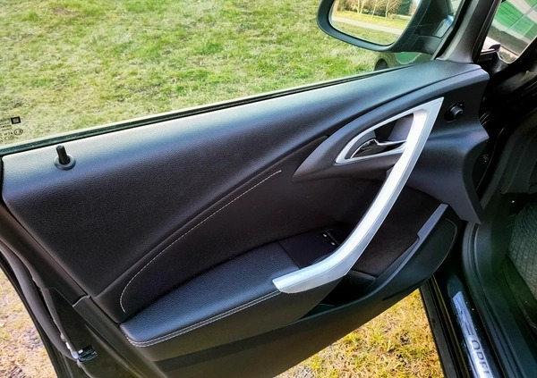 Opel Astra cena 27900 przebieg: 146200, rok produkcji 2012 z Płońsk małe 301